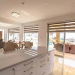 Coral Elite Mit Pool Und Whirlpool By Interhome بيت للعطل