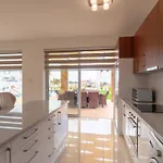 Coral Elite Mit Pool Und Whirlpool By Interhome *