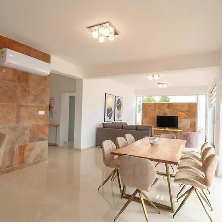 Coral Elite Mit Pool Und Whirlpool By Interhome 別荘 *