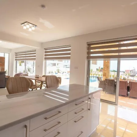 Coral Elite Mit Pool Und Whirlpool By Interhome 別荘