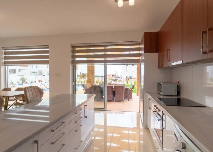 Coral Elite Mit Pool Und Whirlpool By Interhome *